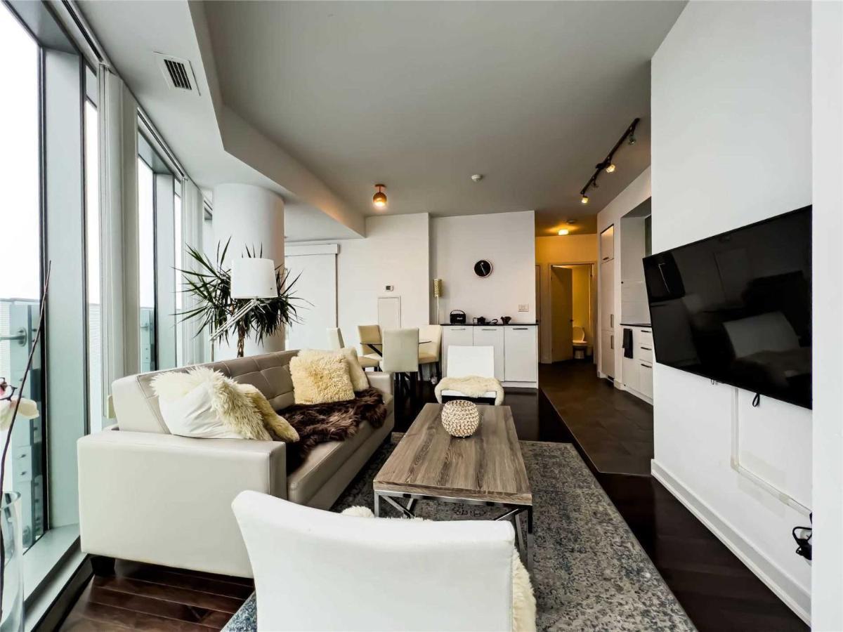 Luxury Condo In The Heart Of Toronto - Next To Scotiabank Arena 외부 사진